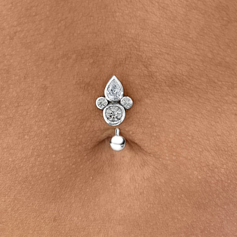 Goldene Bananen für das Intimpiercing. Christinapiercing oder Klitorisvorhautpiercing vertikal